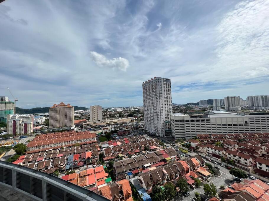 New 6Pax Soho Near Usm & Spice Arena & Airport Lejlighed Bayan Lepas Eksteriør billede